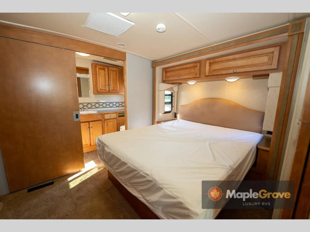 2014 Winnebago Vista 35B, Photos photo 50