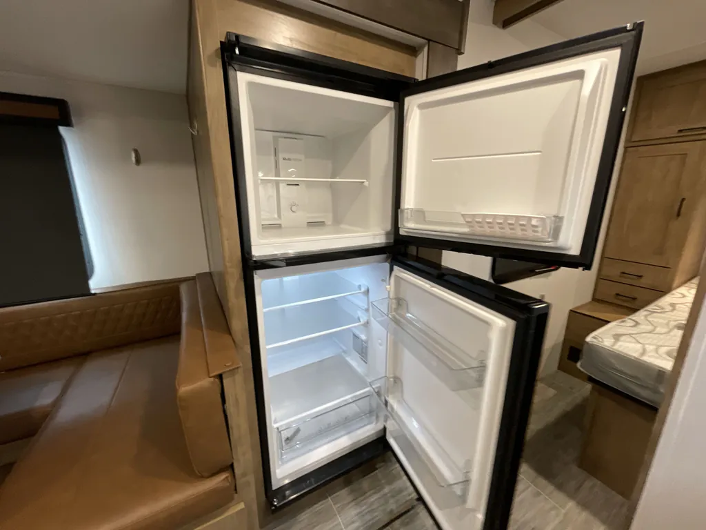 2024 Coachmen Freedom Express Ultra Lite 258BHS, Photos photo 9