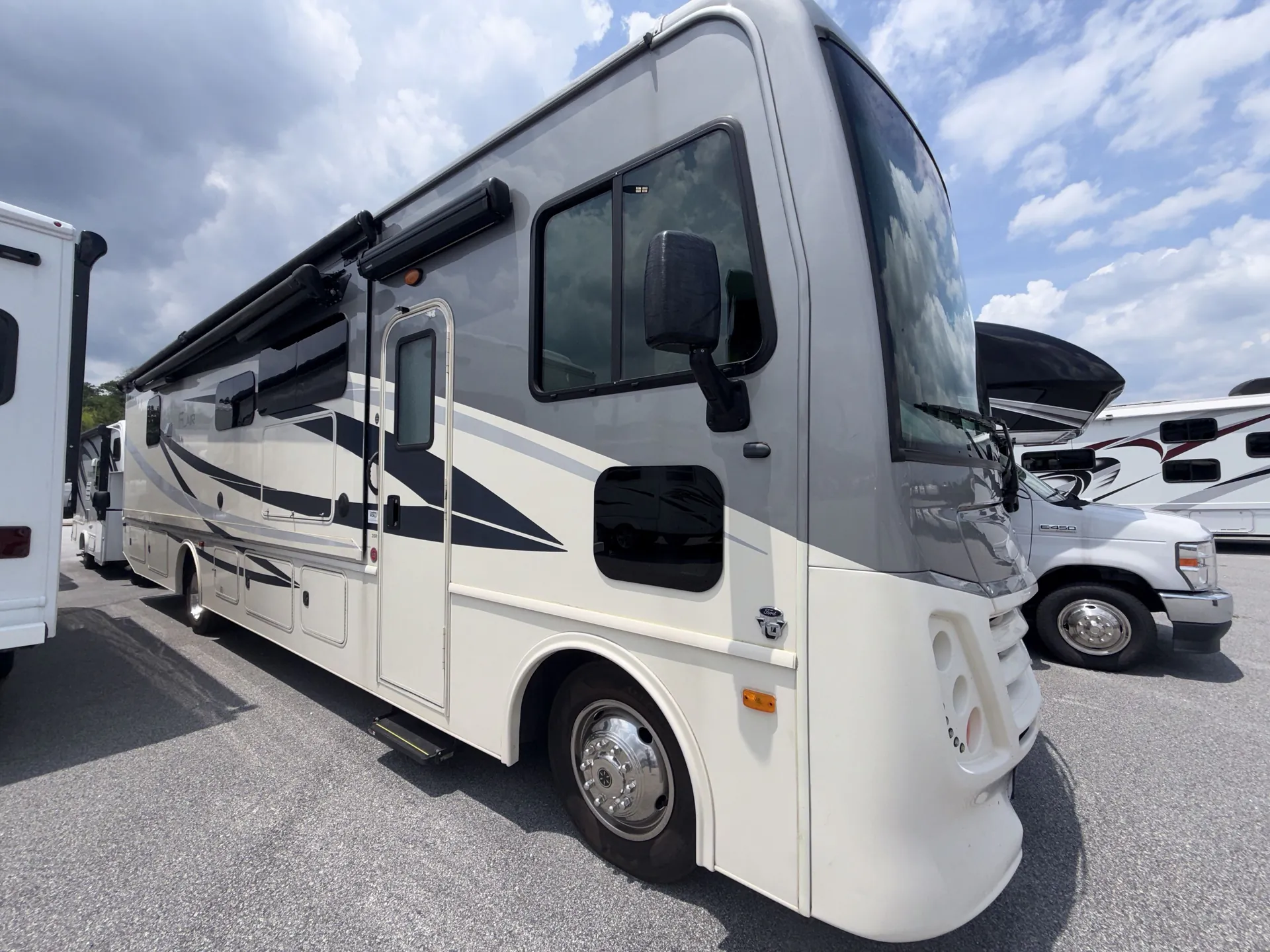 2019 fleetwood Flair 35R - Photo 2