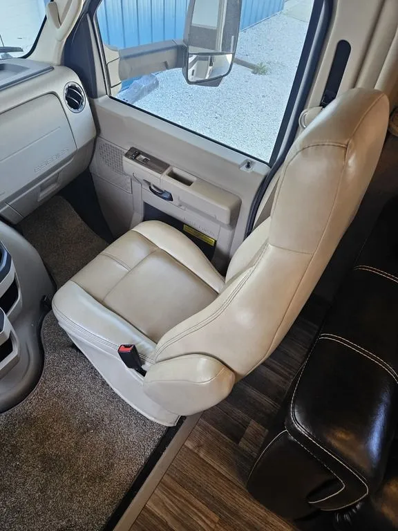 2018 Thor Motor Coach Quantum WS31 - Photo 4