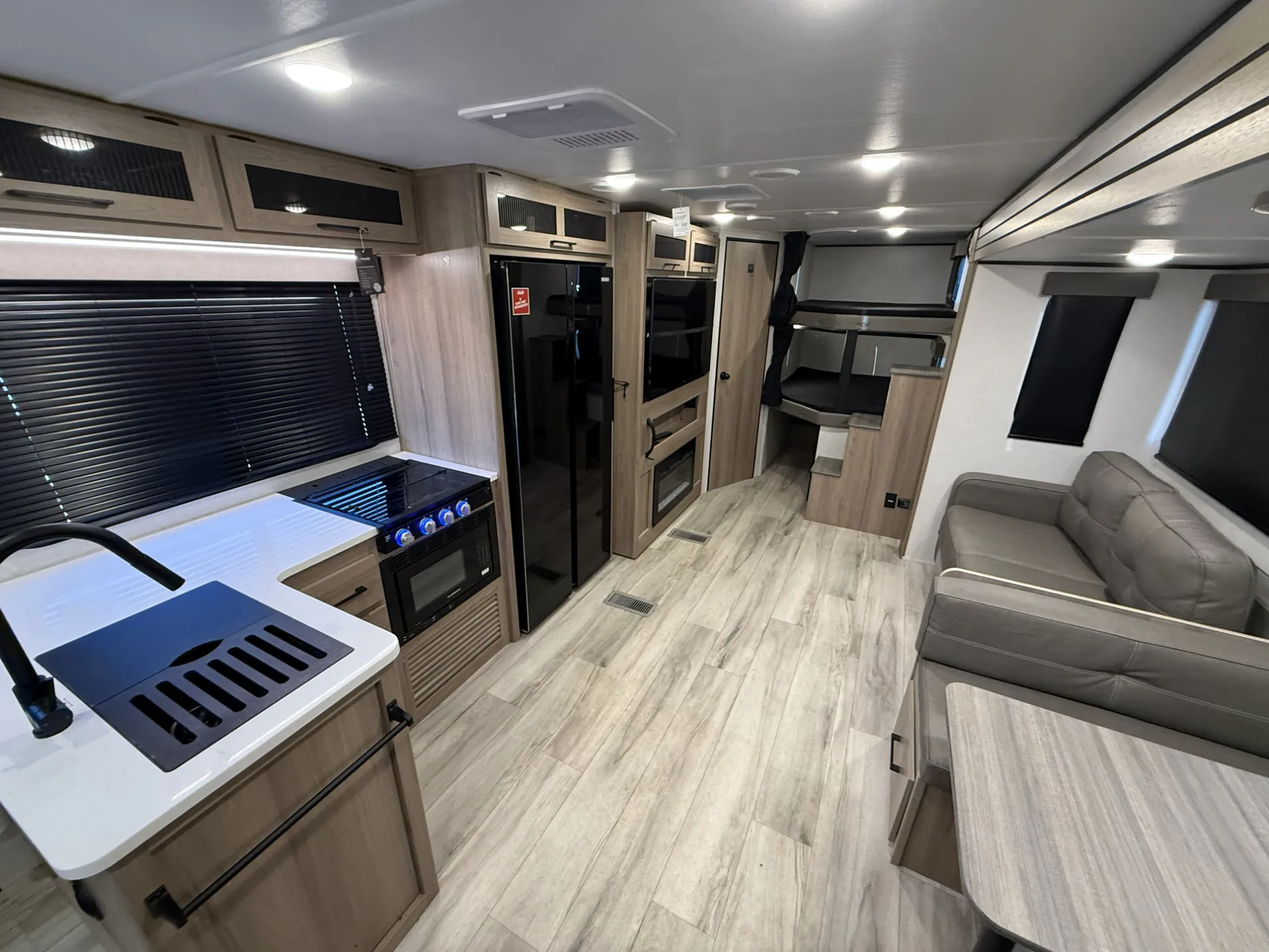 2025 Keystone Coleman Legacy 2900BH - Photo 3
