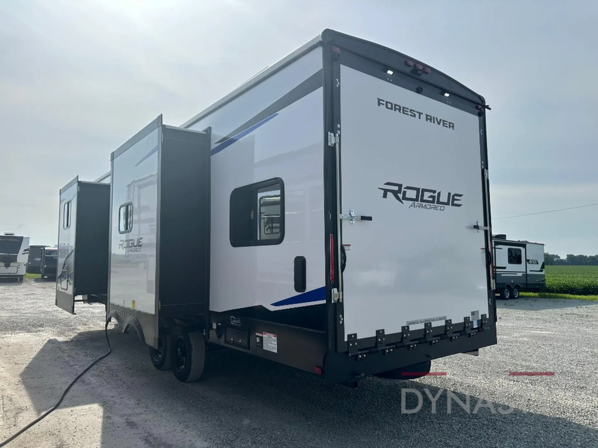 2026 Forest River Vengeance Rogue Armored 26L140 - Photo 4