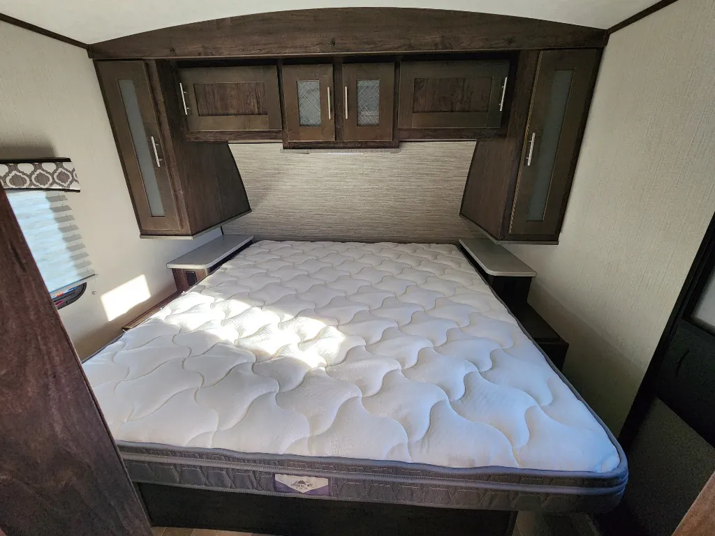 2019 Cruiser RV Radiance 25RL, Photos photo 32