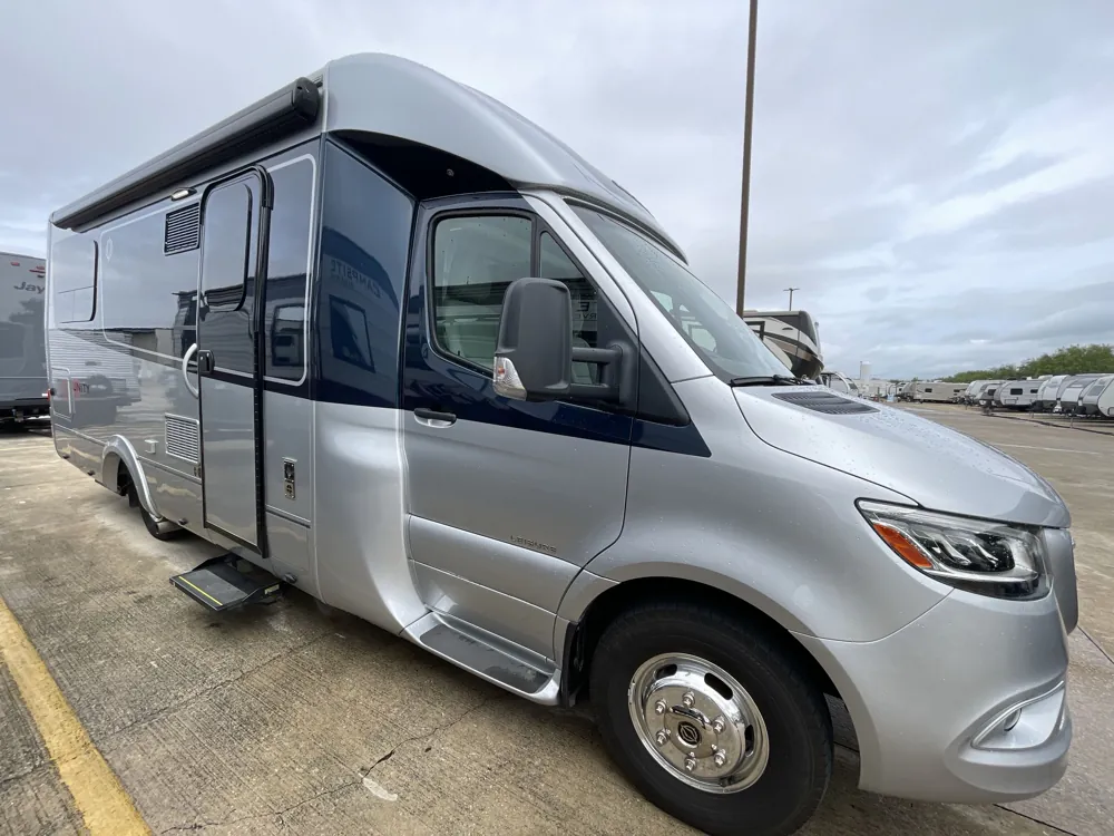2021 Leisure Travel Unity U24TB - Photo 2
