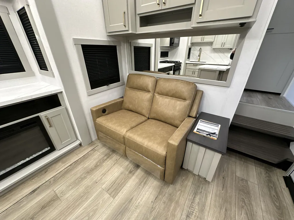 2026 Brinkley Model G 3520, Photos photo 11