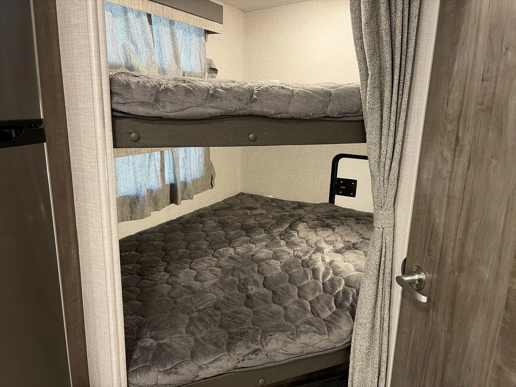 2023 Forest River Flagstaff Micro Lite 25BRDS, Photos photo 17