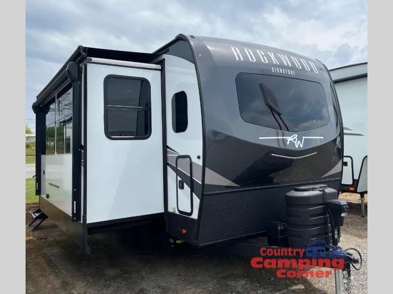 2026 Forest River RV Rockwood Ultra Lite 8339FK - Photo 2