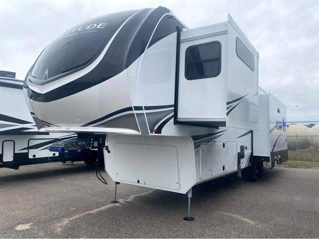 2026 Grand Design Solitude 370DV - Photo 4