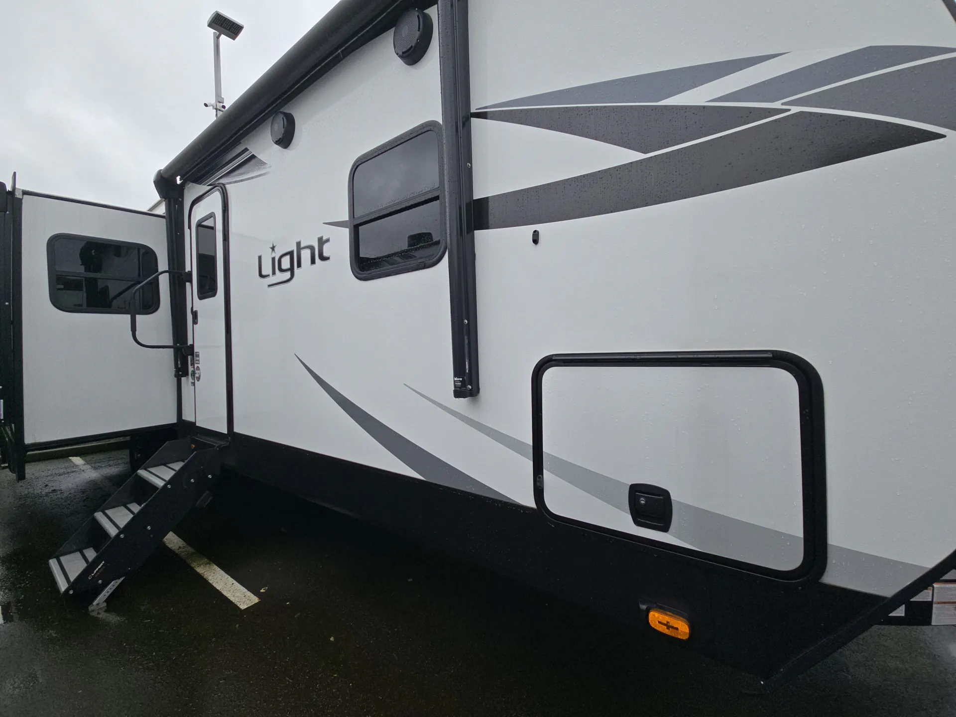 2024 Highland Ridge Light 290RLS — campside