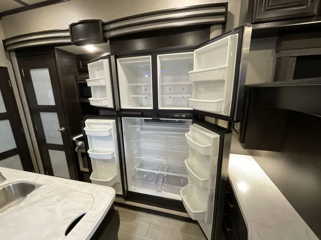 2018 Grand Design Momentum 376TH, Photos photo 9