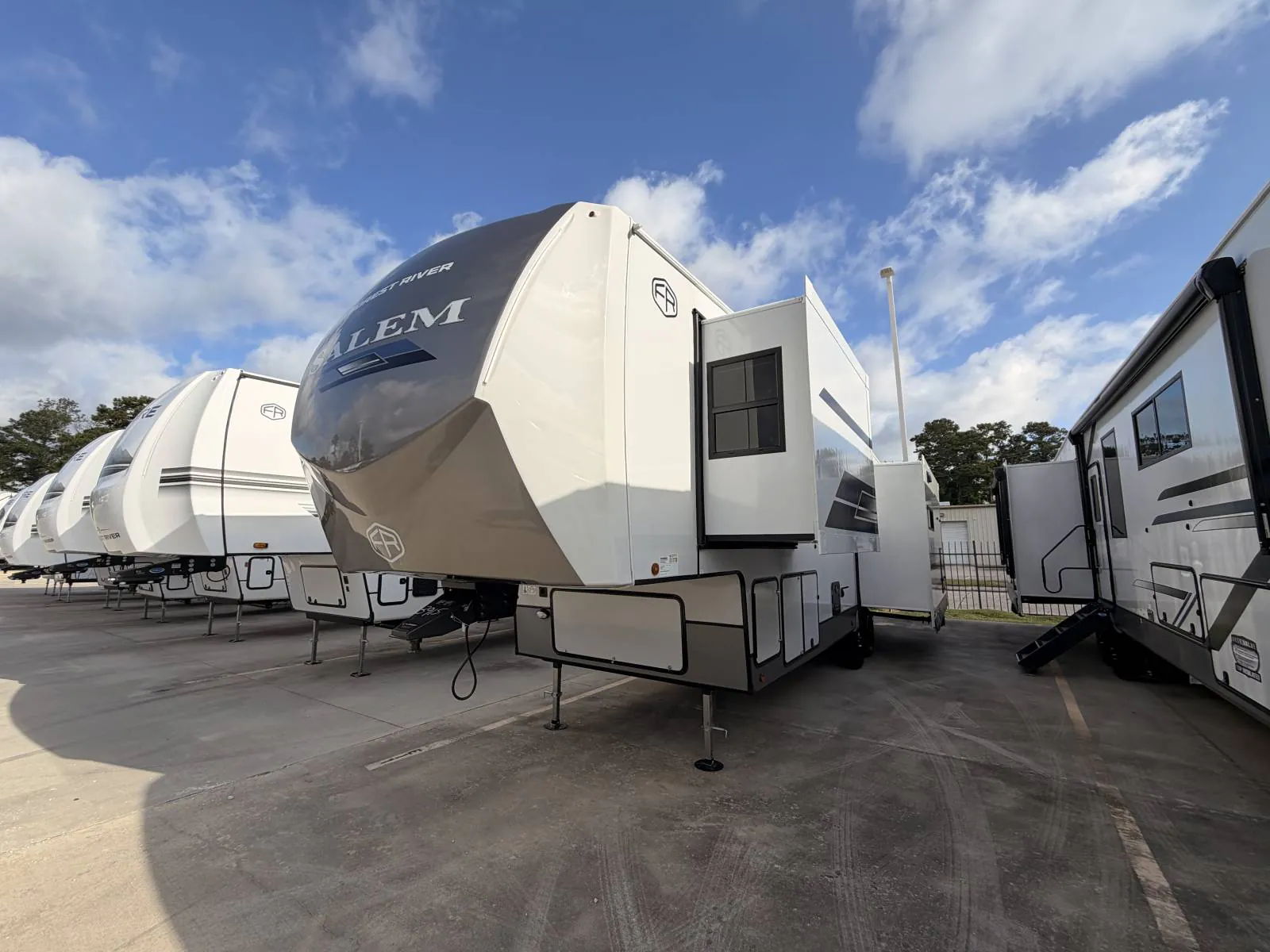 2027 Forest River Salem Hemisphere 321DRL dealer photo 1 from DeMontrond RV