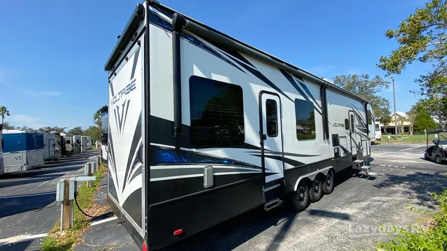 2018 Dutchmen Voltage V3815 - Photo 2