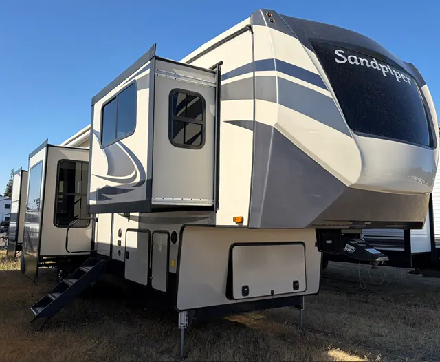 2022 Forest River Sandpiper Luxury 379FLOK - Photo 2