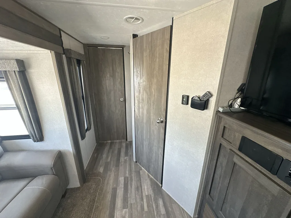 2020 Forest River Vibe 25RK, Photos photo 18