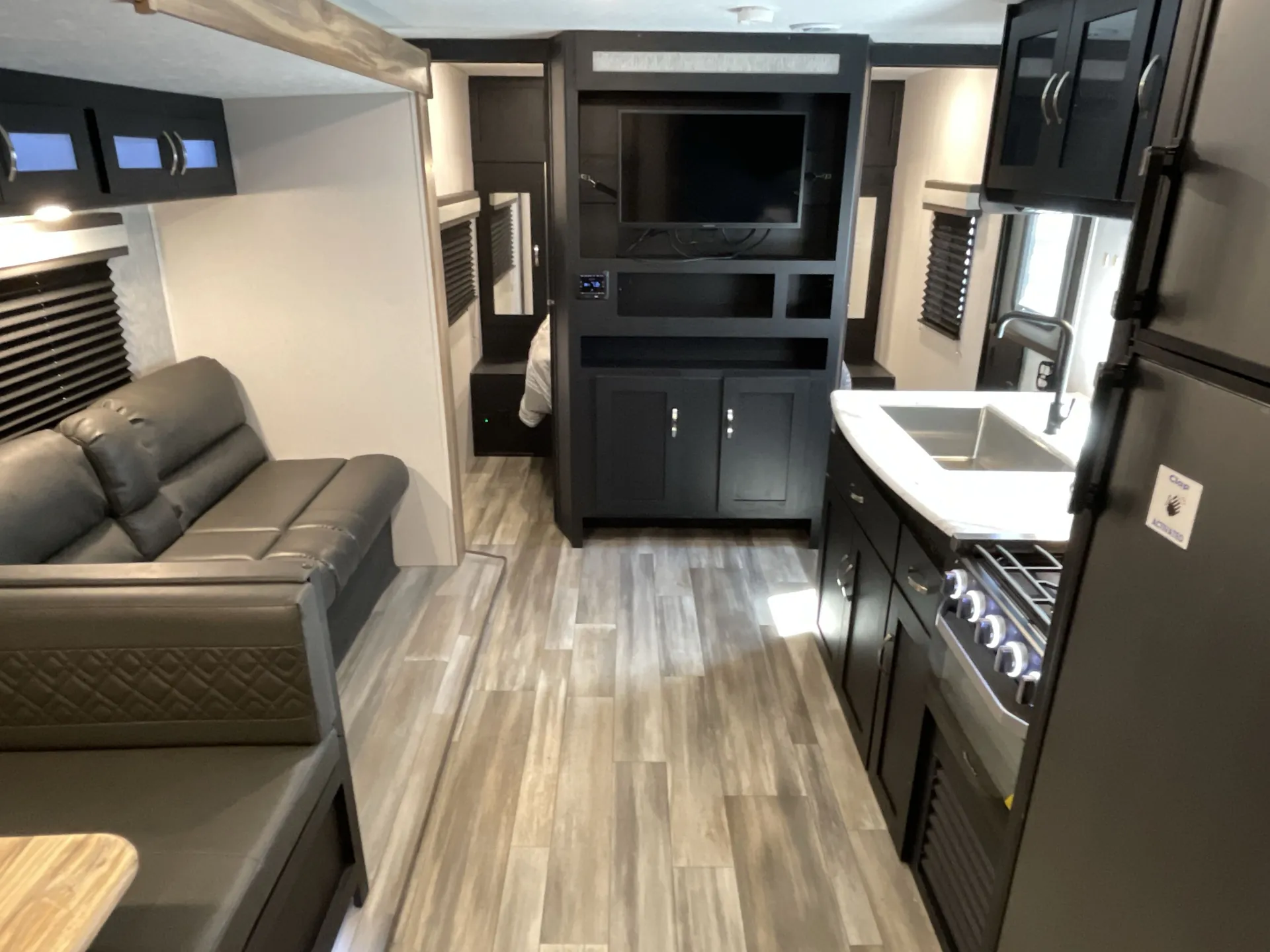 2023 Coachmen Freedom Express Select 29SE - Photo 4