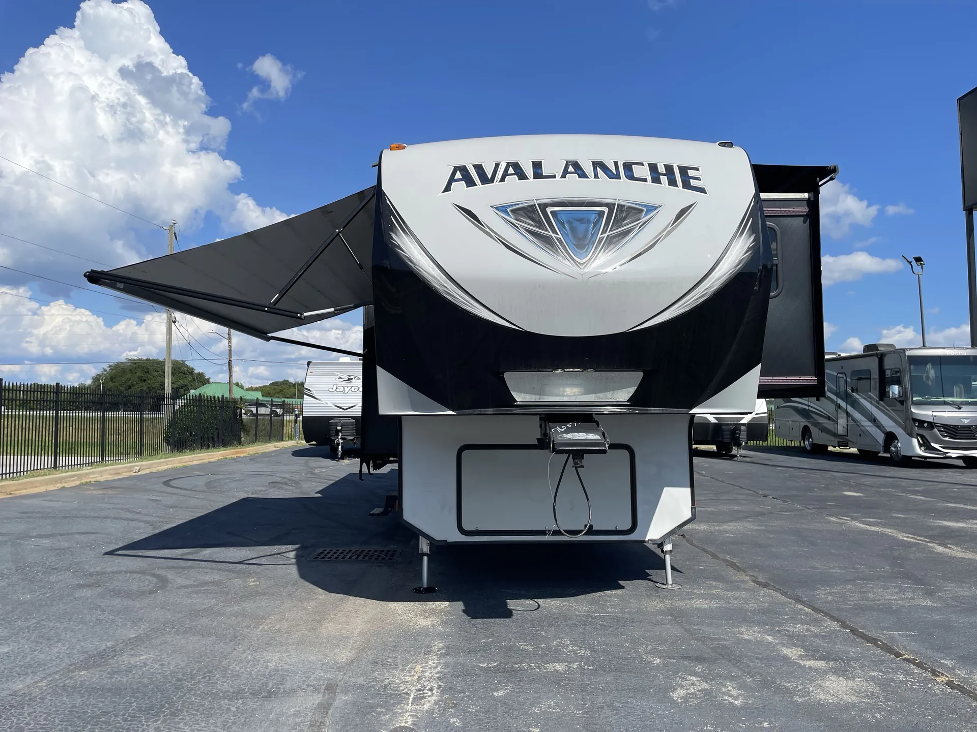 2018 Keystone Avalanche 320RS — front