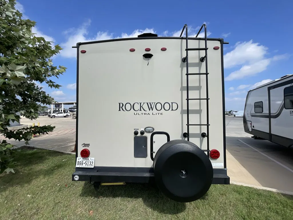 2019 Forest River Rockwood Ultra Lite 2912BS — Photo 5