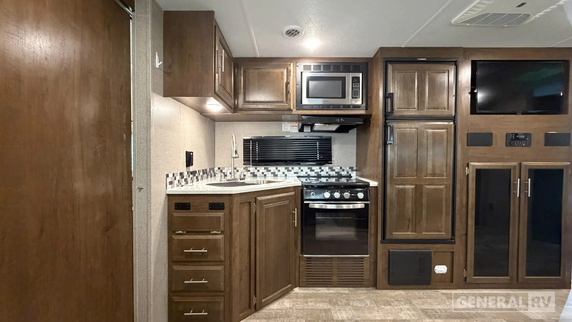 2021 Forest River Rockwood Ultra Lite 2706WS — Photo 6