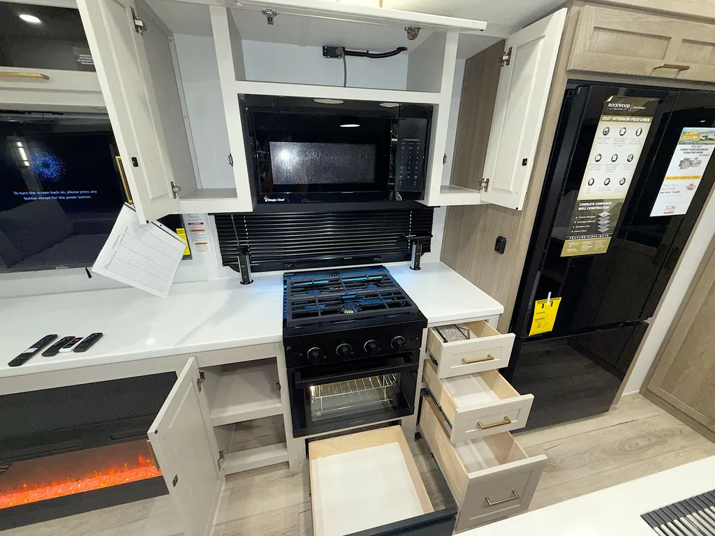 2027 Forest River Rockwood Signature 401SFB, Photos photo 61