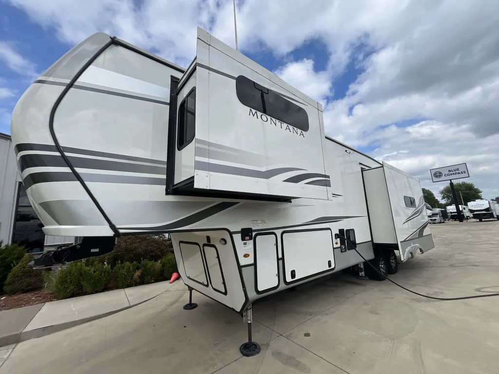 2022 Keystone Montana 3231CK, Photos photo 3