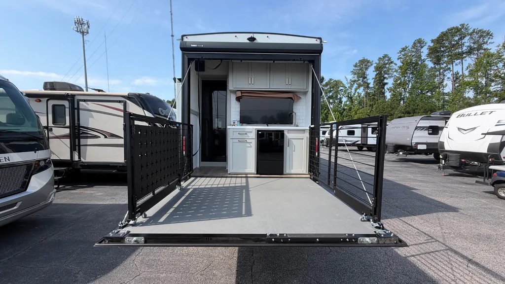 2025 Brinkley Model Z 3400, Photos photo 41