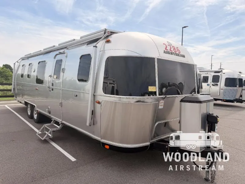 2020 Airstream Classic 33FB - Photo 2