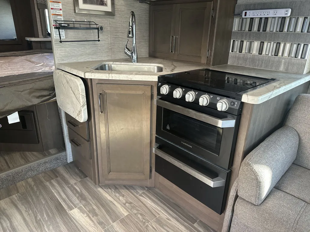 2021 Thor Motor Coach Freedom Elite 27FE, Photos photo 5