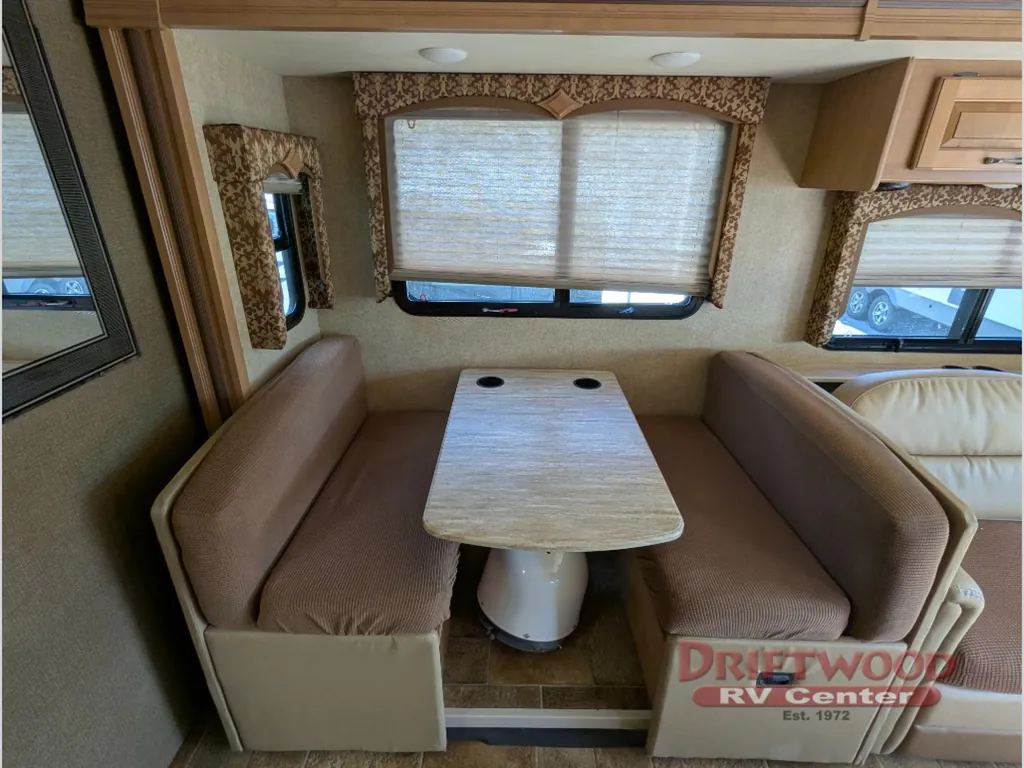 2016 Thor Motor Coach Hurricane 31S, Photos photo 22