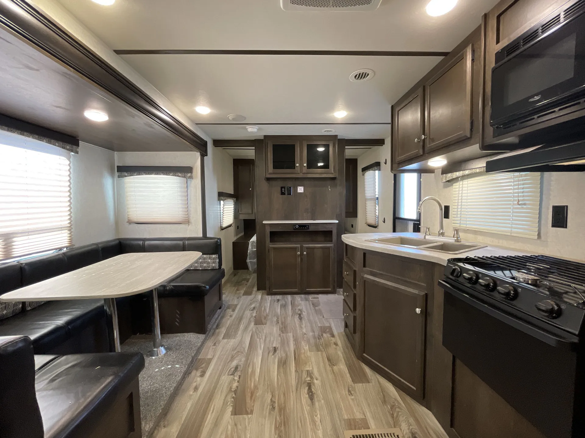 2019 Starcraft Autumn Ridge Outfitter 24BHU — living area main