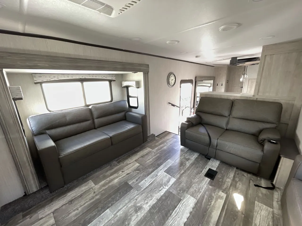 2023 Forest River Sandpiper Luxury 391FLRB - Photo 3