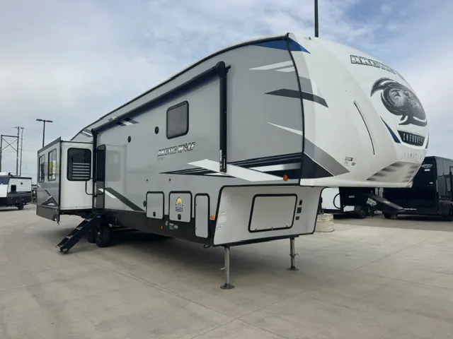 2022 Forest River Cherokee Arctic Wolf 3880 SUITE