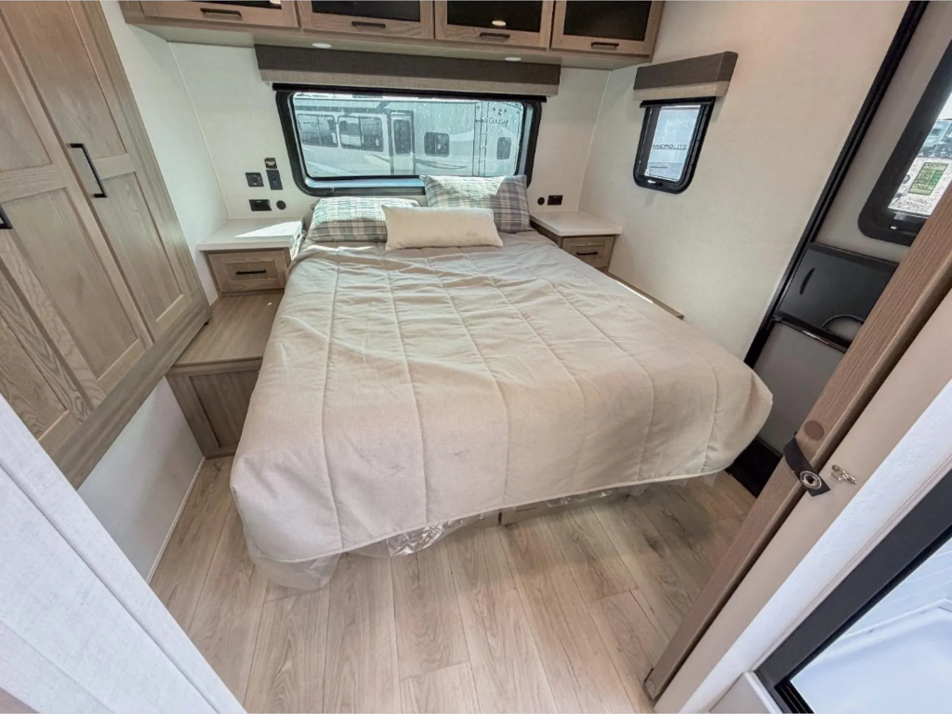2027 Forest River Rockwood Ultra Lite 2618RD — Photo 6