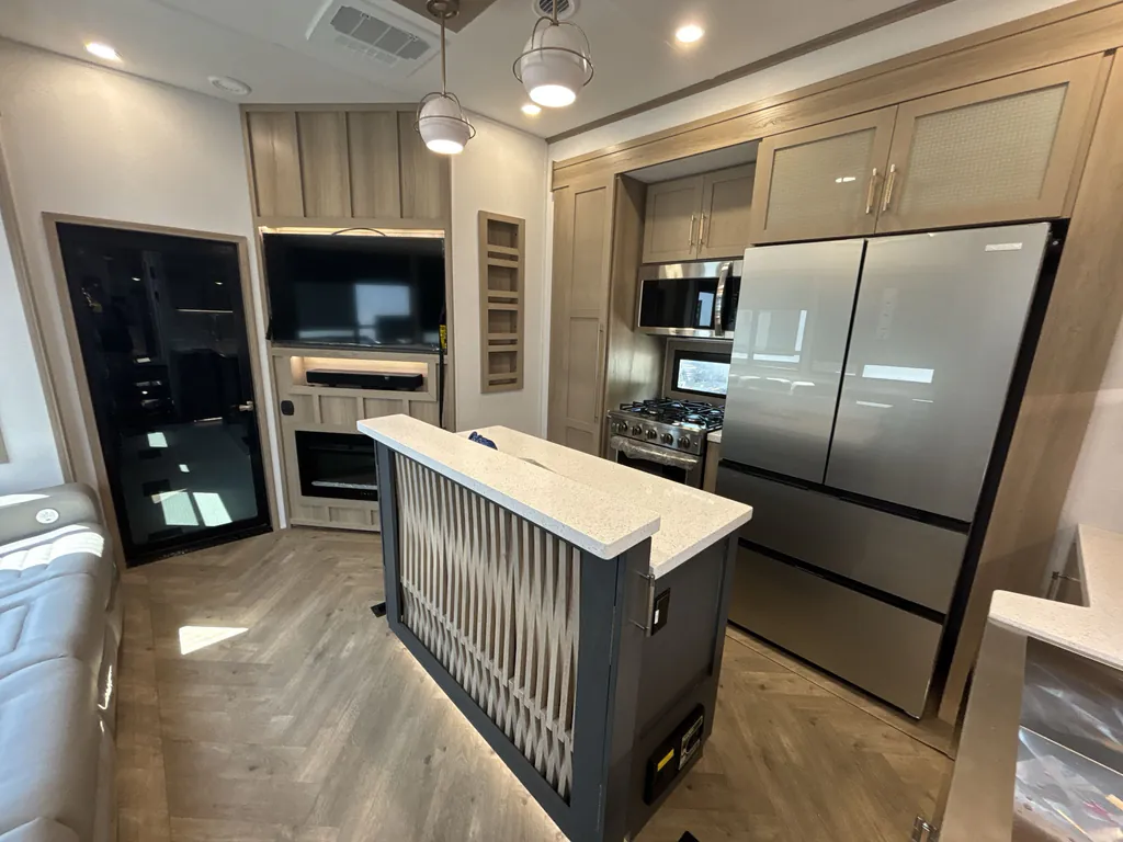 2025 Keystone Raptor 415, Photos photo 9