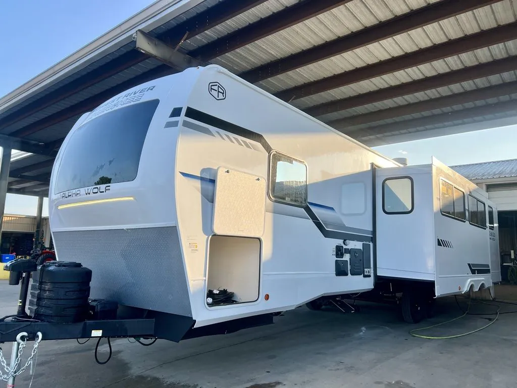 2026 Forest River Cherokee Alpha Wolf 33BH, Photos photo 2