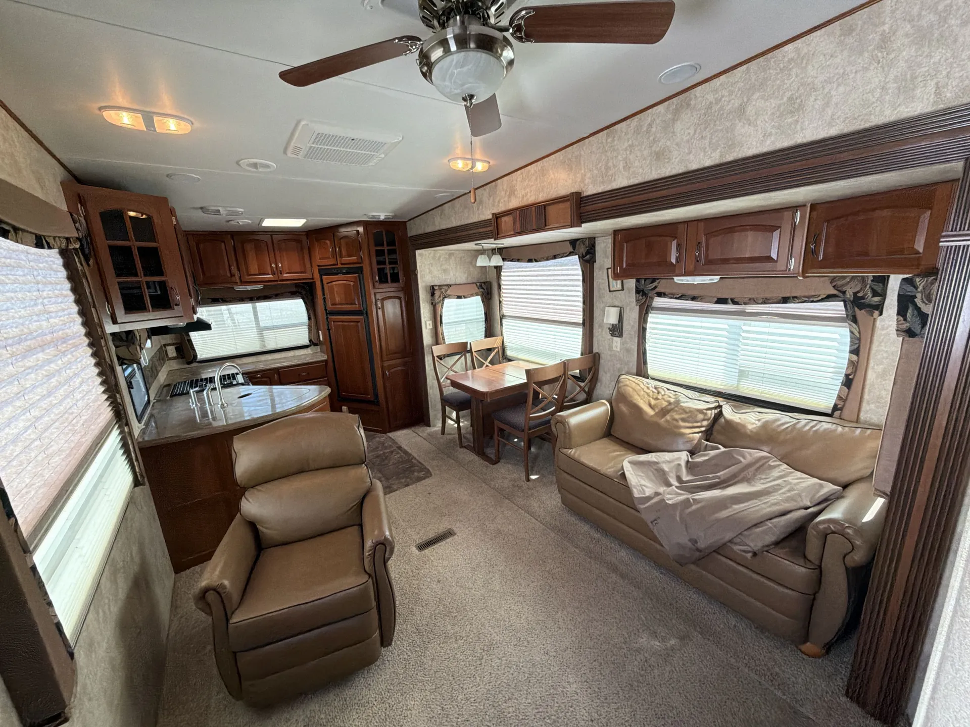 2012 Keystone Avalanche 320RK — living area main