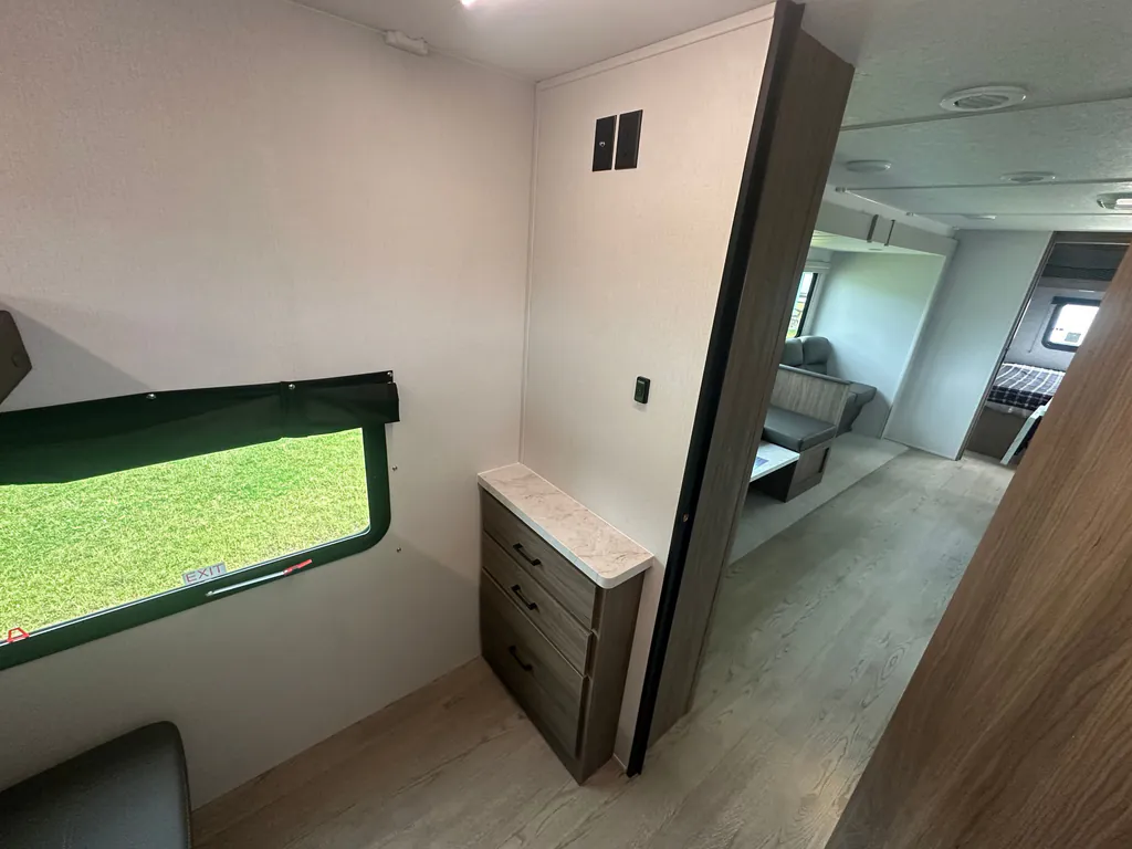 2026 Coachmen Freedom Express Select 30SE, Photos photo 40