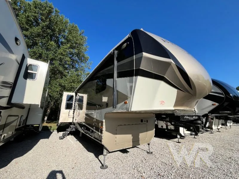 2017 Heartland Bighorn 3760EL - Photo 2