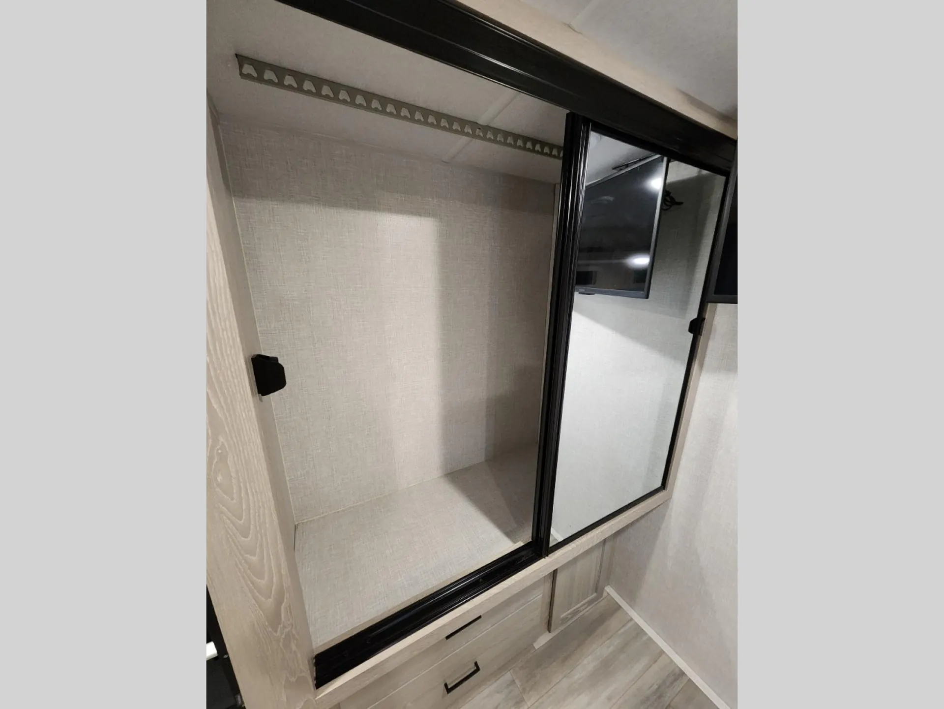 2022 Forest River Rockwood Ultra Lite 2608BS - Photo 4