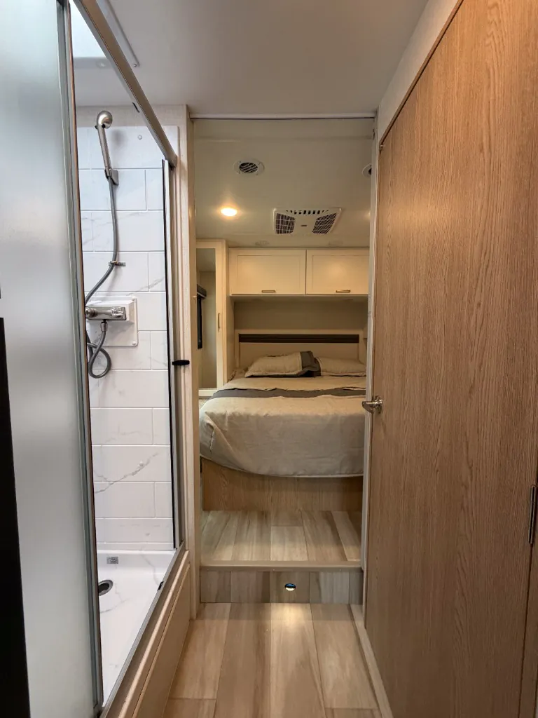 2027 Thor Motor Coach Quantum HS31, Photos photo 6