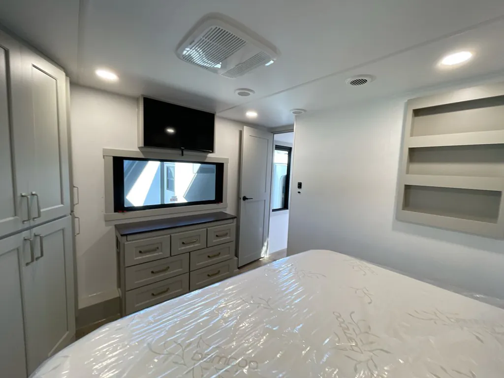 2026 Brinkley Model G 3950, Photos photo 31