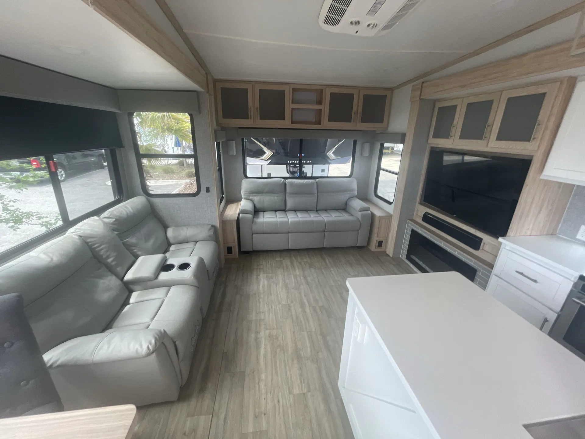2023 Alliance RV Avenue 32RLS — living area main