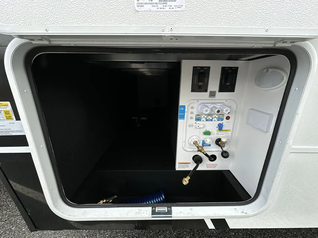 2026 Brinkley Model Z Air 297, Photos photo 7