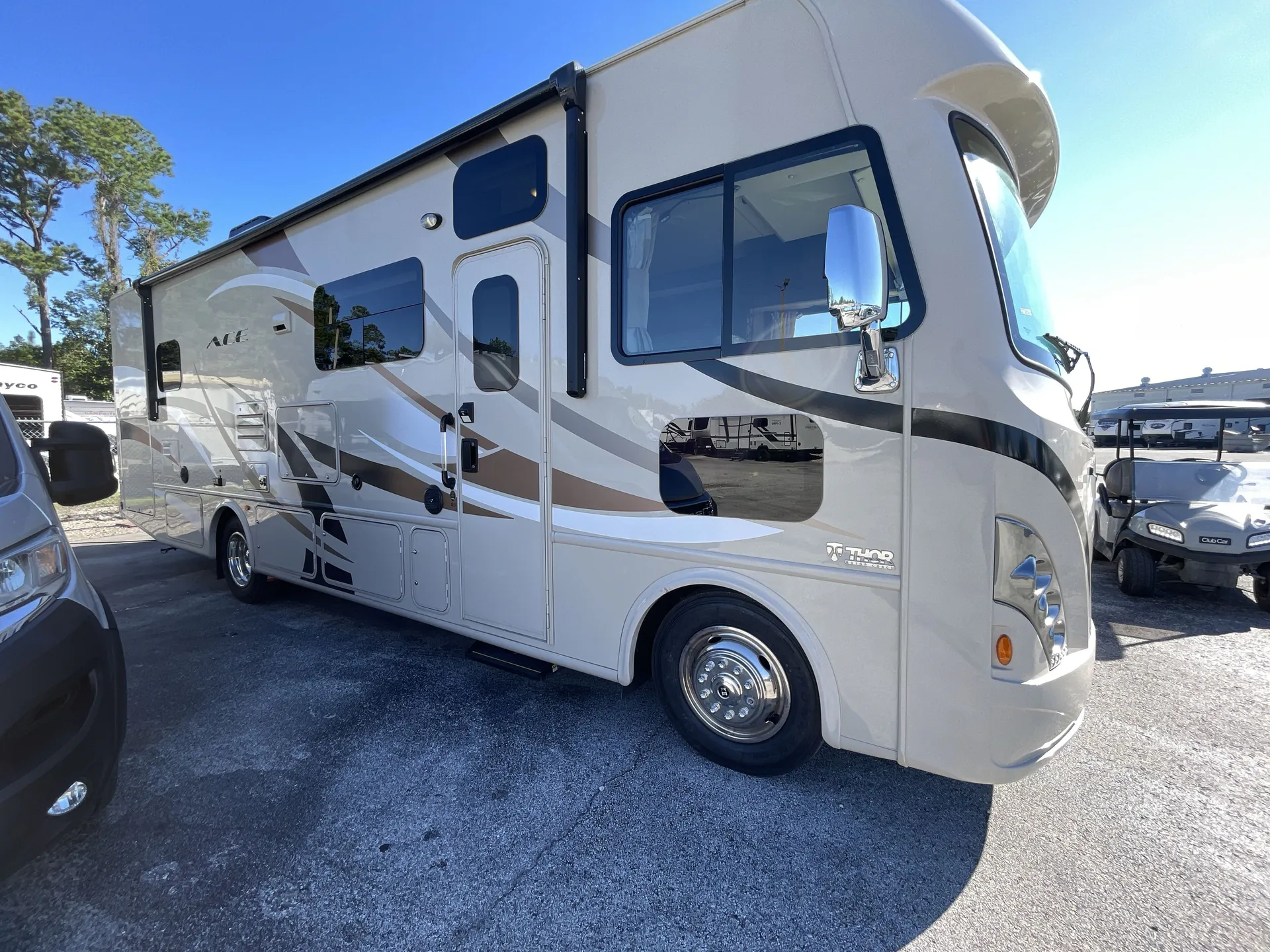 2017 Thor Motor Coach A.C.E 30.3 — campside