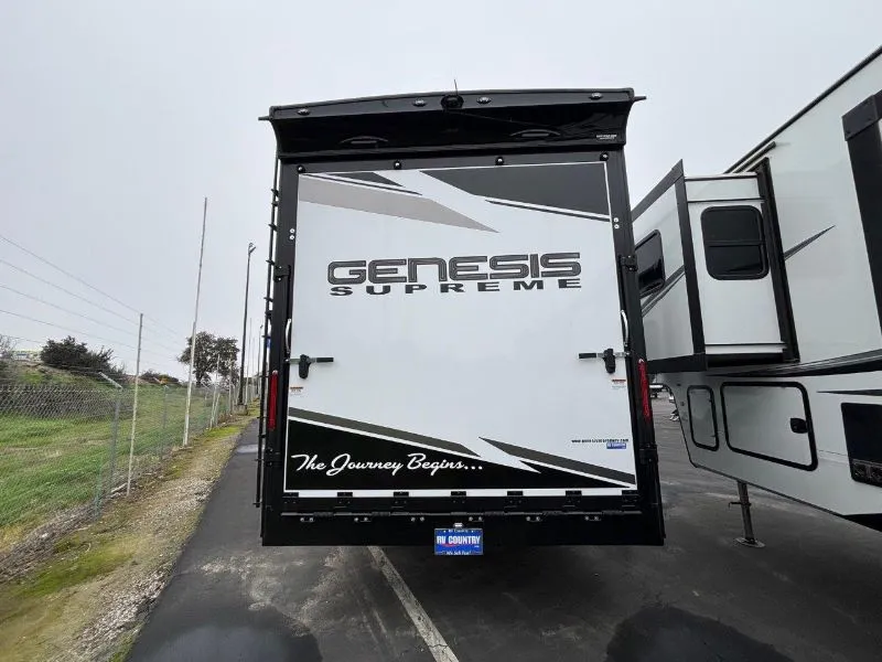 2026 Genesis Supreme Genesis 32CRXL - Photo 3