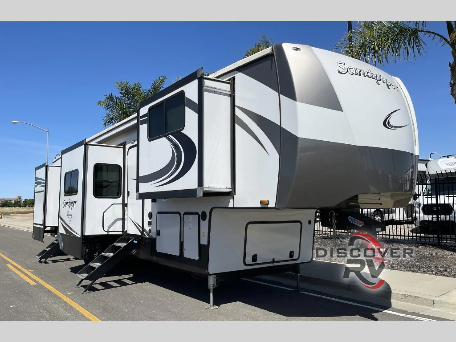 2022 Forest River Sandpiper Luxury 38FKOK - Photo 2
