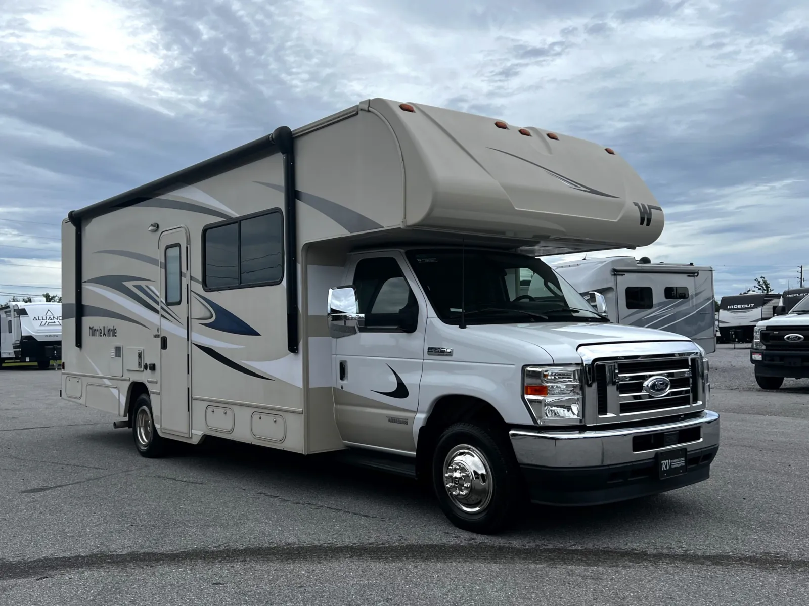 2023 Winnebago Minnie Winnie 26T - Photo 2