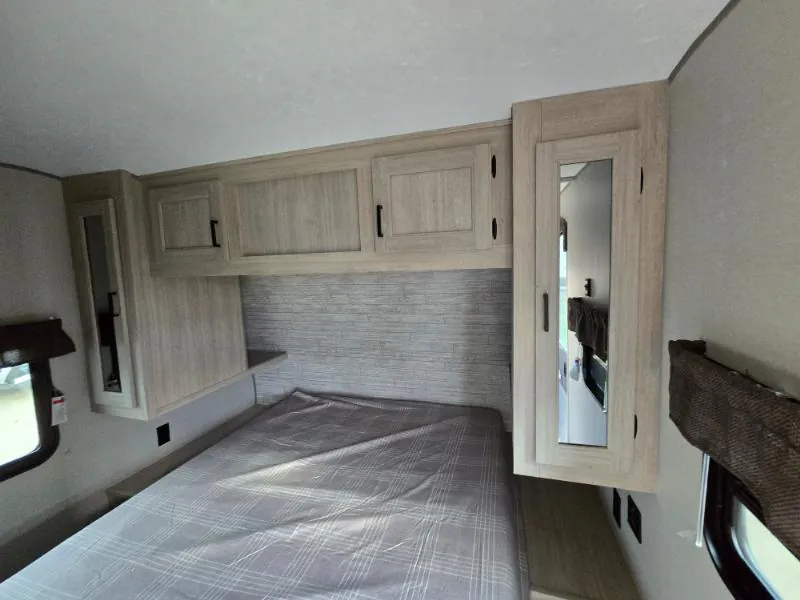 2026 Coachmen Catalina Legacy Edition 273DBHCK, Photos photo 7