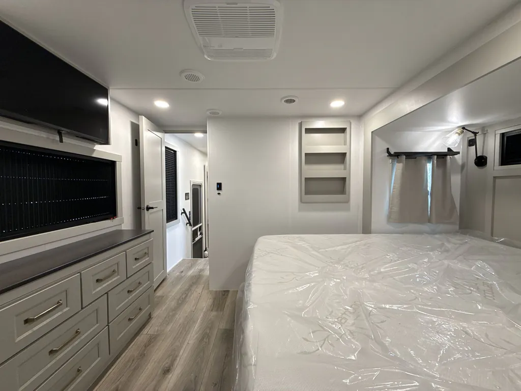 2026 Brinkley Model G 3970, Photos photo 28