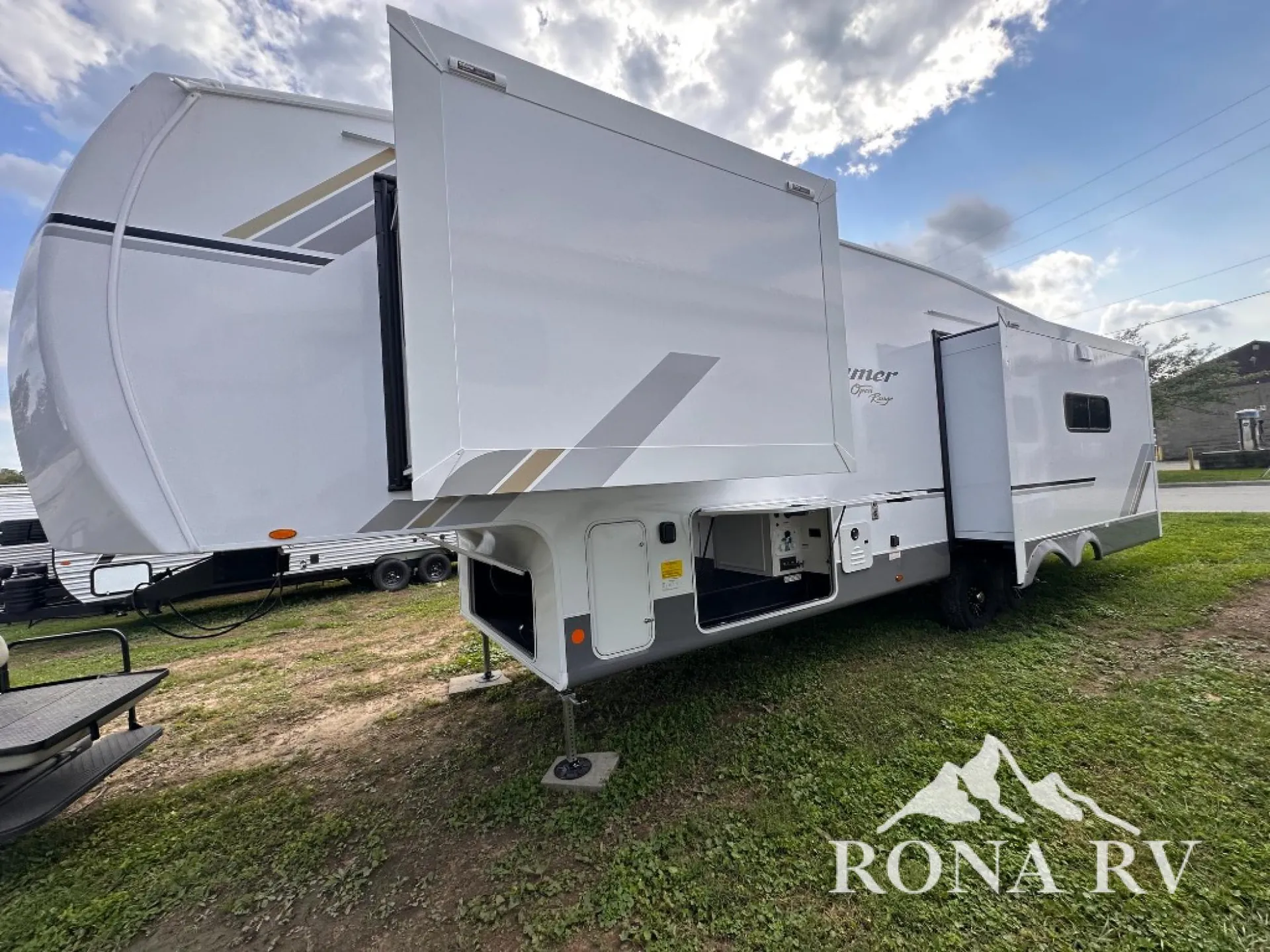 2027 Highland Ridge Roamer 32RLTS - Photo 4