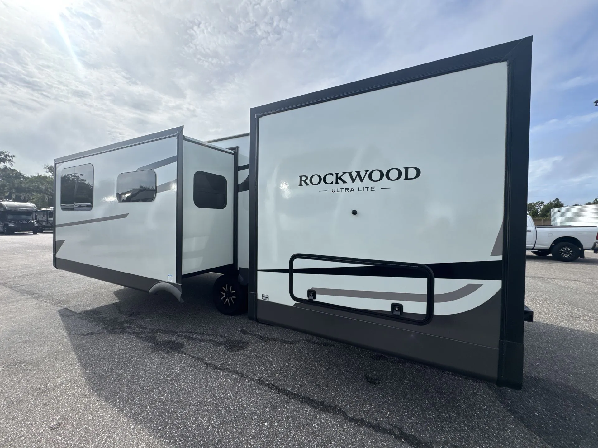 2027 Forest River Rockwood Ultra Lite 2608BS - Photo 4
